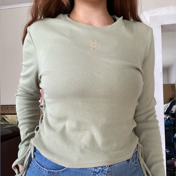 Forever 21- sweater - Picture 3 of 9